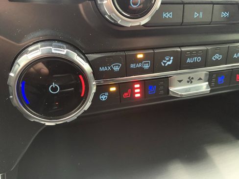 Used 2022 Ford F150 Lariat w/ Equipment Group 502A High image 5