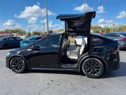 Used 2023 Tesla Model X image 9