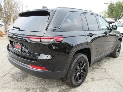 New 2026 Jeep Grand Cherokee Altitude image 7