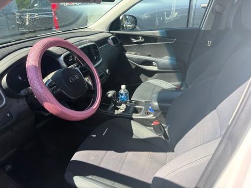 Used 2019 Kia Sorento AWD V6 image 6