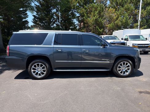 Used 2019 GMC Yukon XL Denali w/ Open Road Package AWD/4WD image 11