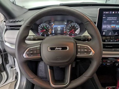 Used 2025 Jeep Compass Limited AWD/4WD image 16