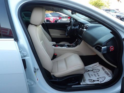 Used 2017 Jaguar XE Prestige AWD/4WD image 6