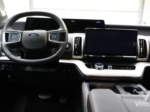 Used 2025 Ford Expedition Active AWD/4WD image 20