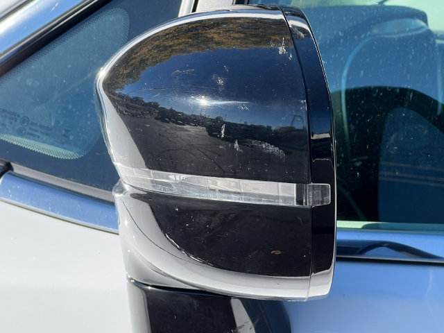 Used 2024 Chrysler Pacifica Touring-L FWD image 40