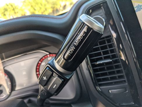 Used 2021 Nissan Titan PRO-4X w/ Pro-4x Convenience Package image 31