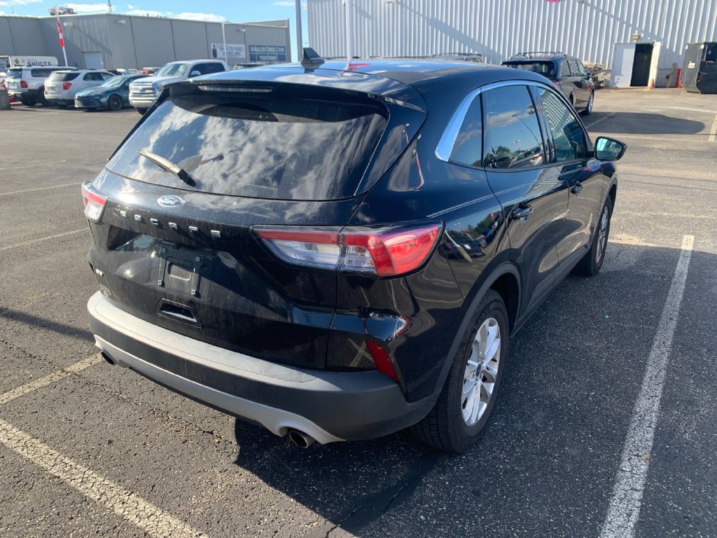 Used 2021 Ford Escape SE w/ Convenience Package FWD image 3