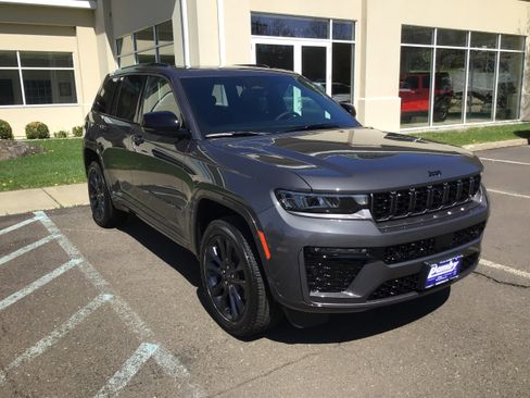 New 2026 Jeep Grand Cherokee Limited AWD/4WD image 1