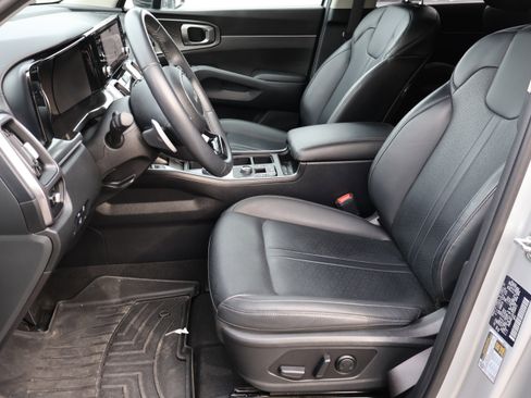 Used 2023 Kia Sorento EX image 44