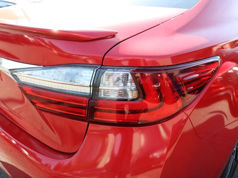 Used 2016 Lexus ES 350 w/ Luxury Package w/Wood Trim image 10