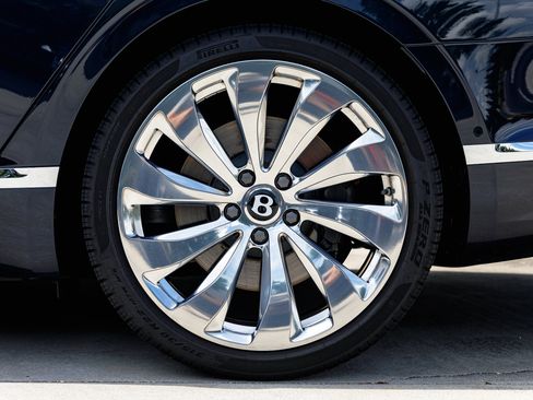 Certified 2024 Bentley Flying Spur V8 image 27