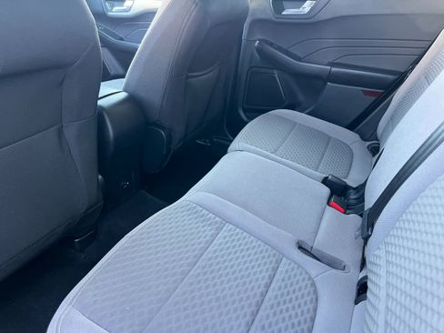 Used 2021 Ford Escape SE image 4