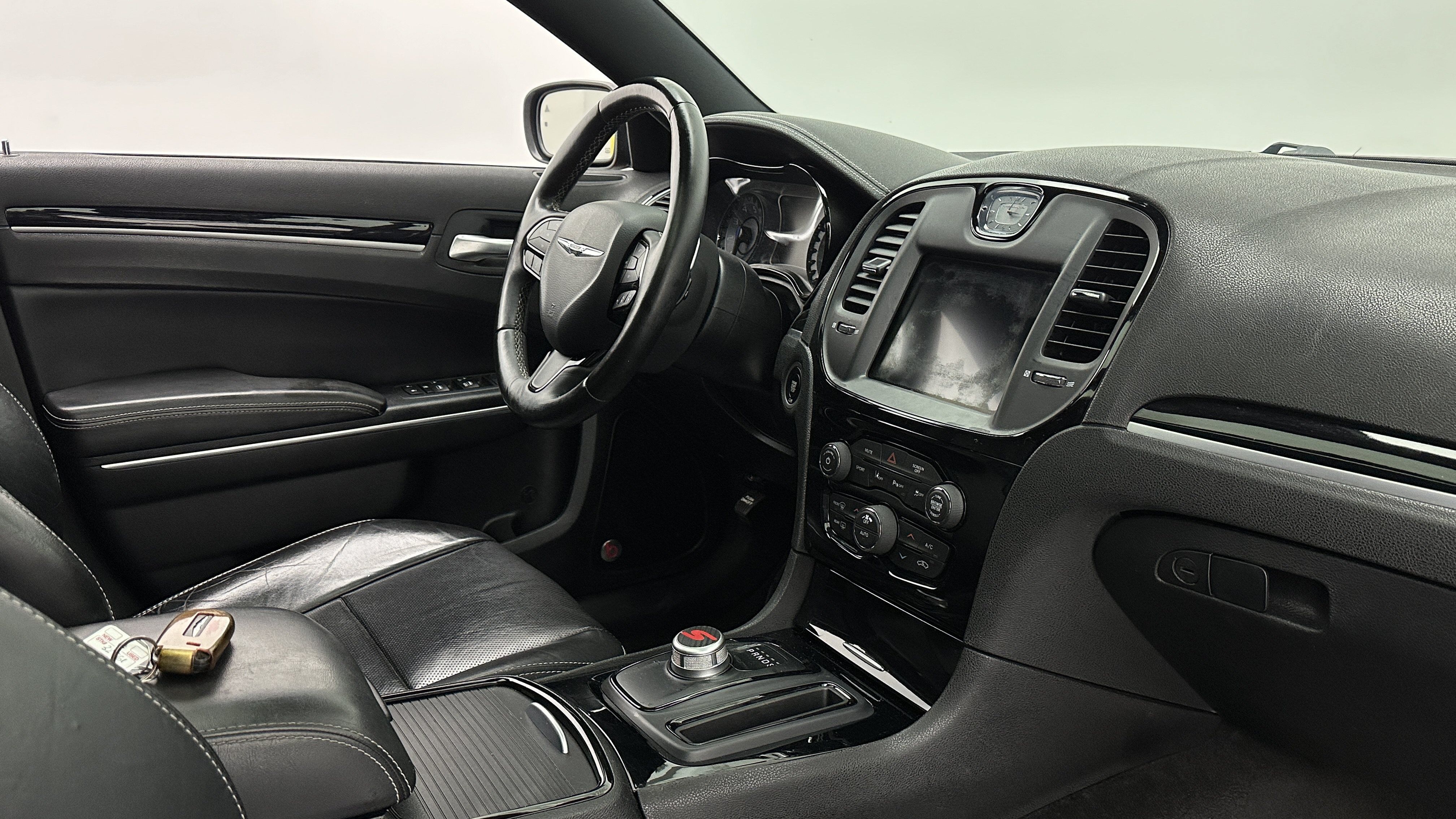 Used 2018 Chrysler 300 S w/ 300S Premium Group RWD image 40