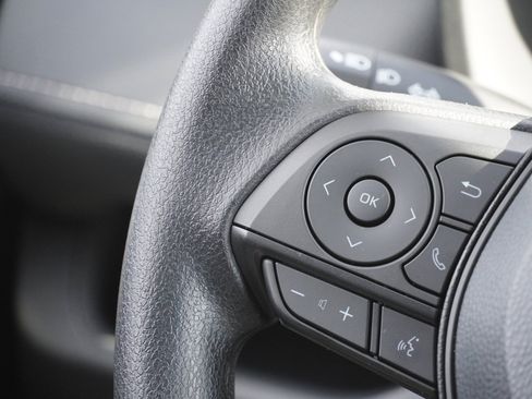 Certified 2025 Toyota RAV4 LE image 28