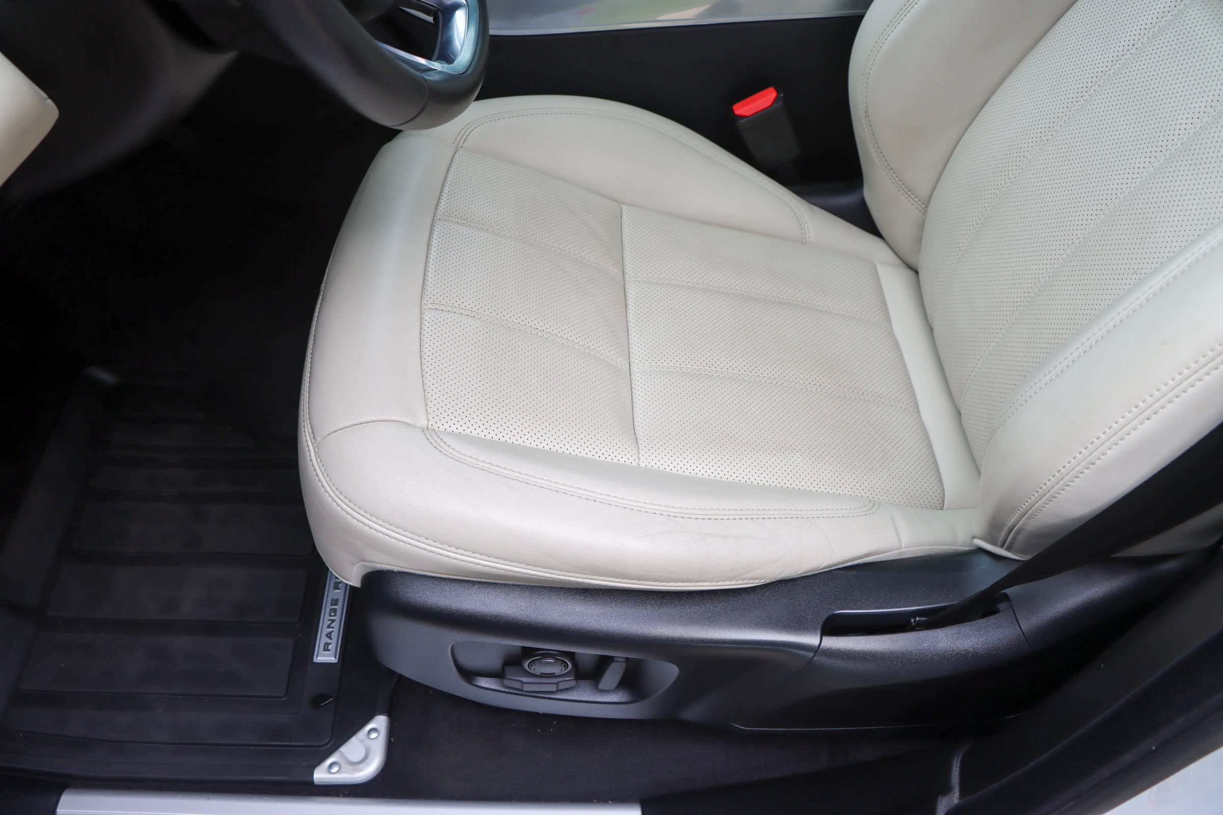 Used 2020 Land Rover Range Rover Sport HSE AWD/4WD image 16
