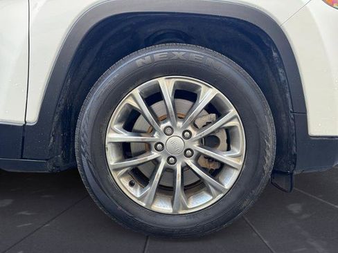 Used 2021 Jeep Cherokee Latitude Plus image 14