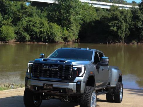 Used 2024 GMC Sierra 3500 Denali Ultimate AWD/4WD image 4
