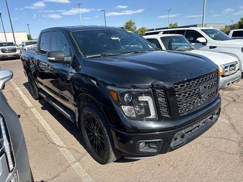 Used 2019 Nissan Titan SV w/ SV Convenience Package RWD image 1