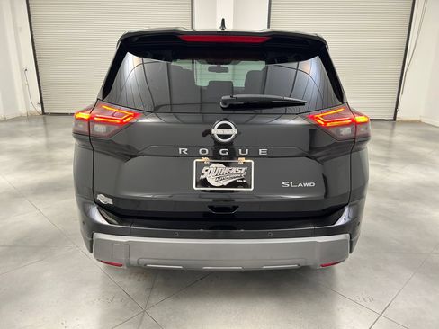Used 2024 Nissan Rogue SL AWD/4WD image 8