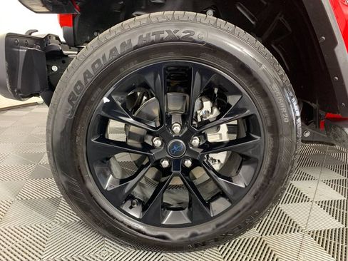 Used 2025 Jeep Wrangler Unlimited Sahara AWD/4WD image 11