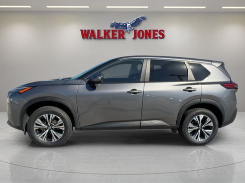 Used 2023 Nissan Rogue SV image 5