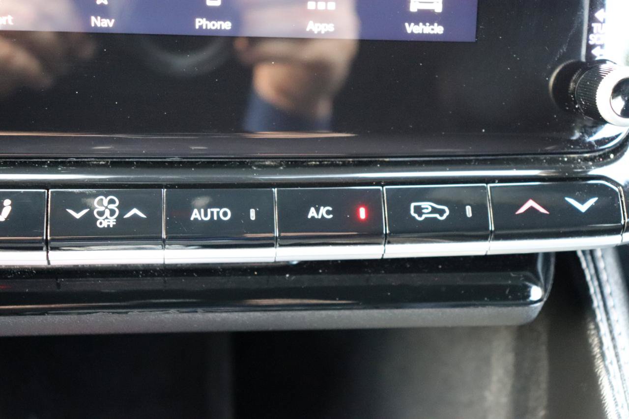 Used 2024 Jeep Wagoneer Series II AWD/4WD image 42