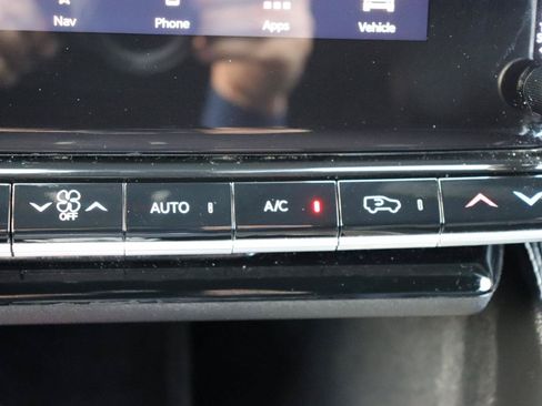 Used 2024 Jeep Wagoneer Series II AWD/4WD image 42