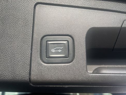 Used 2019 Cadillac XT4 Premium Luxury image 15