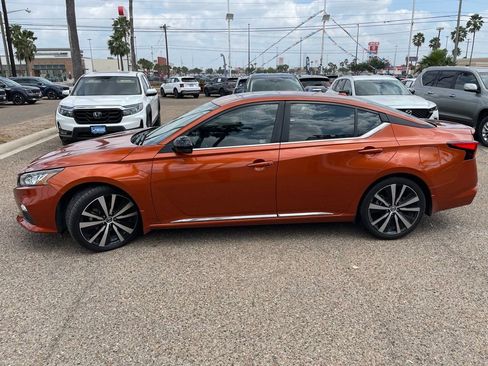 Used 2020 Nissan Altima 2.5 SR w/ Premium Package FWD image 3