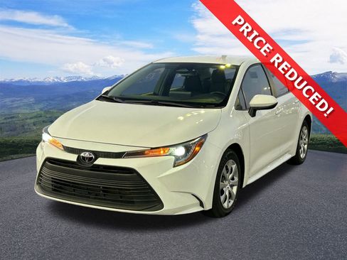 Used 2025 Toyota Corolla LE image 1