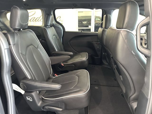 Used 2026 Chrysler Pacifica Limited FWD image 17