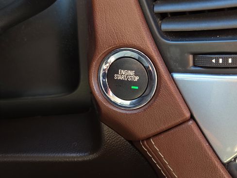 Used 2018 Chevrolet Suburban Premier image 25