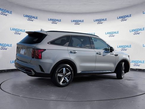 Used 2023 Kia Sorento EX w/ Panoramic Sunroof Package FWD image 4