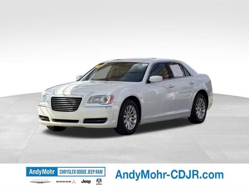 Used 2013 Chrysler 300 RWD image 3