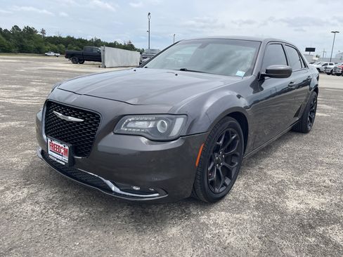Used 2020 Chrysler 300 S RWD image 8