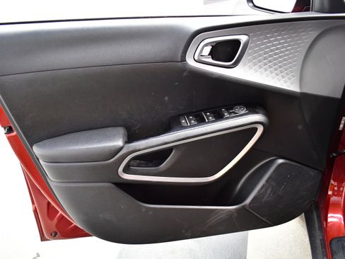 Used 2025 Kia Soul LX w/ LX Technology Package image 16