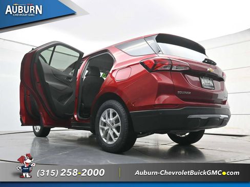 Used 2023 Chevrolet Equinox LT image 36