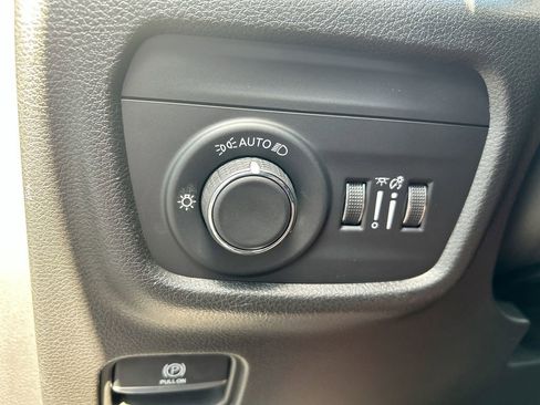 Used 2023 Jeep Grand Cherokee Altitude AWD/4WD image 22