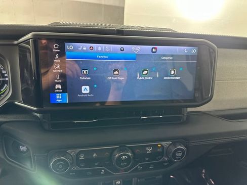 Certified 2024 Jeep Wrangler Unlimited Sahara w/ Safety Group AWD/4WD image 11