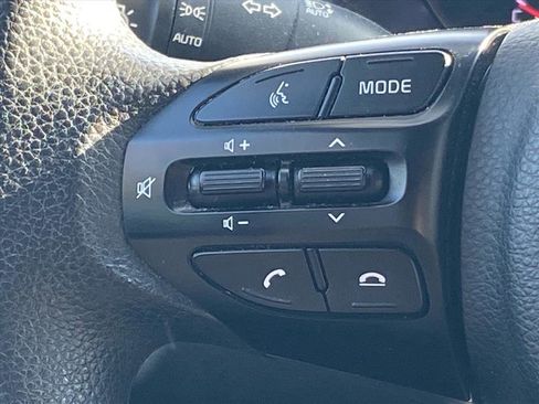 Used 2022 Kia Rio S w/ Technology Package image 5