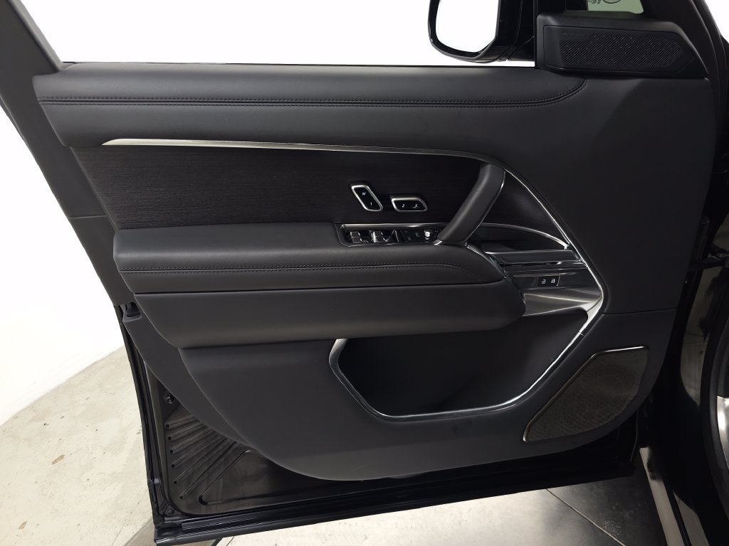 Certified 2025 Land Rover Range Rover Autobiography AWD/4WD image 15