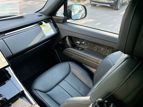 New 2025 Land Rover Range Rover Sport Dynamic SE image 16