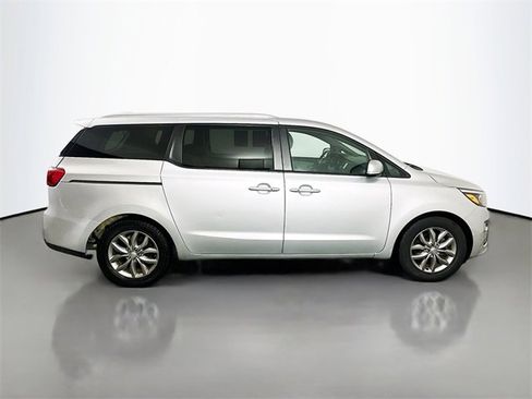 Used 2020 Kia Sedona EX image 8