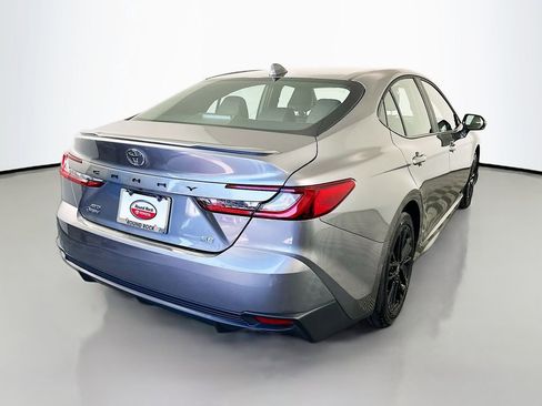 Used 2025 Toyota Camry SE image 5