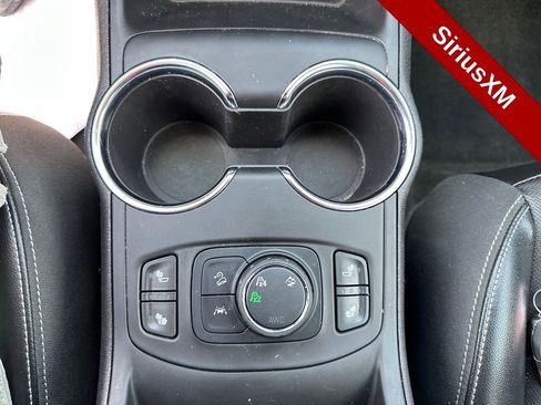 Used 2024 GMC Terrain SLT image 29