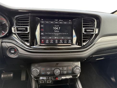 Used 2022 Dodge Durango SXT w/ Anodized Platinum Package image 11