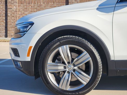 Used 2018 Volkswagen Tiguan SEL Premium image 10