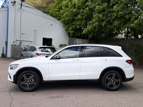 Used 2022 Mercedes-Benz GLC 300 4MATIC image 3