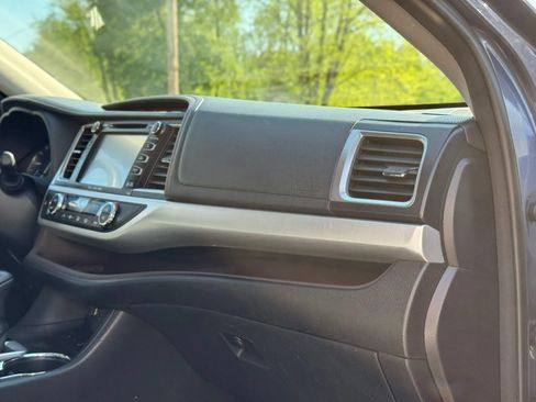 Used 2016 Toyota Highlander XLE AWD/4WD image 44