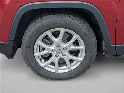 Used 2016 Jeep Cherokee Sport FWD image 10